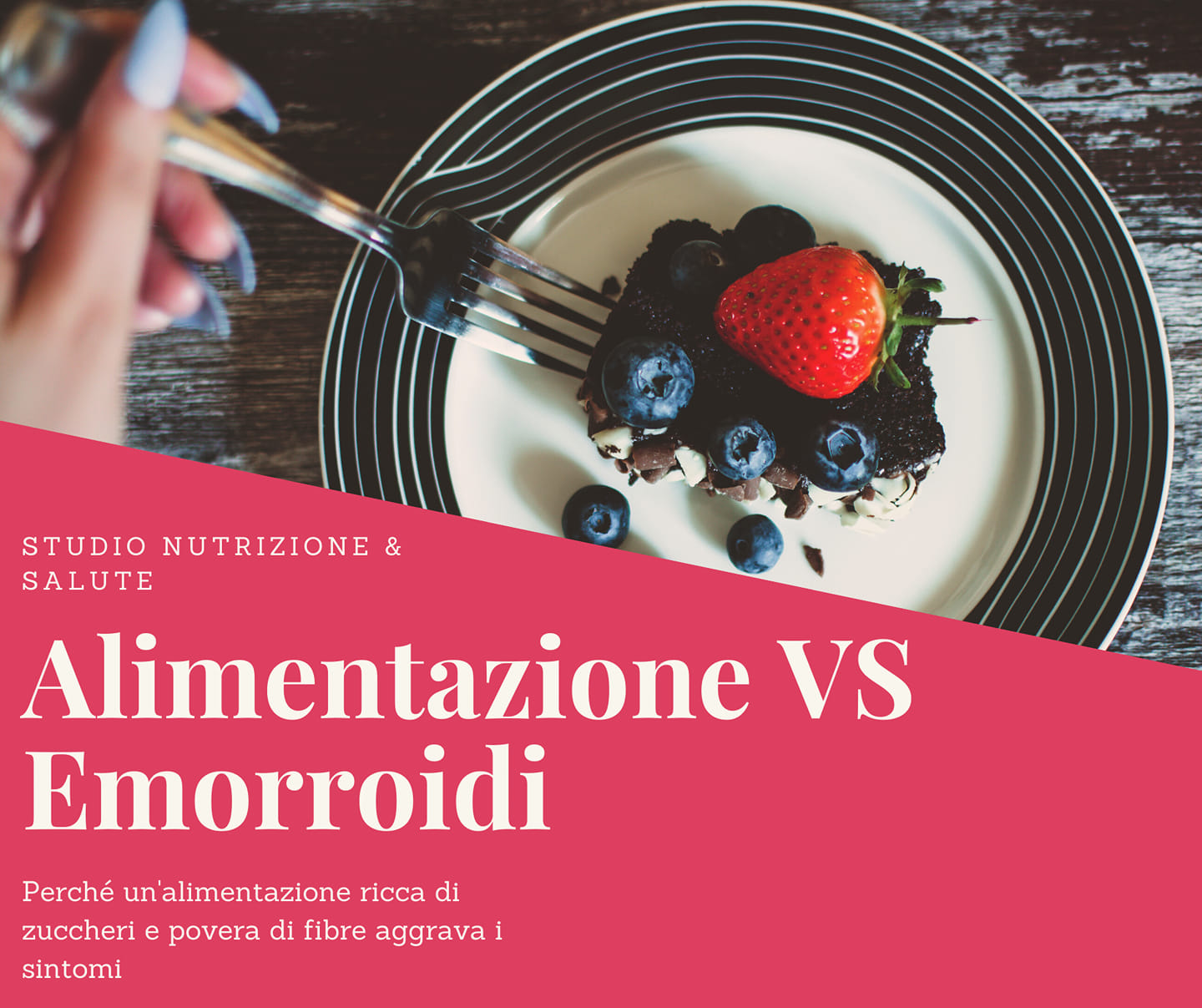 Un'alimentazione ricca di zuccheri e povera di fibre è una delle cause che portano alla degenerazione del tessuto emorroidario per 2 motivi: 1) Per l'infiammazione del tessuto emorroidario stesso 2) Per lo sforzo addominale (causato dalla stitichezza) unito all'abrasione delle feci indurite, che provocano a lungo andare il prolasso del tessuto già infiammato.